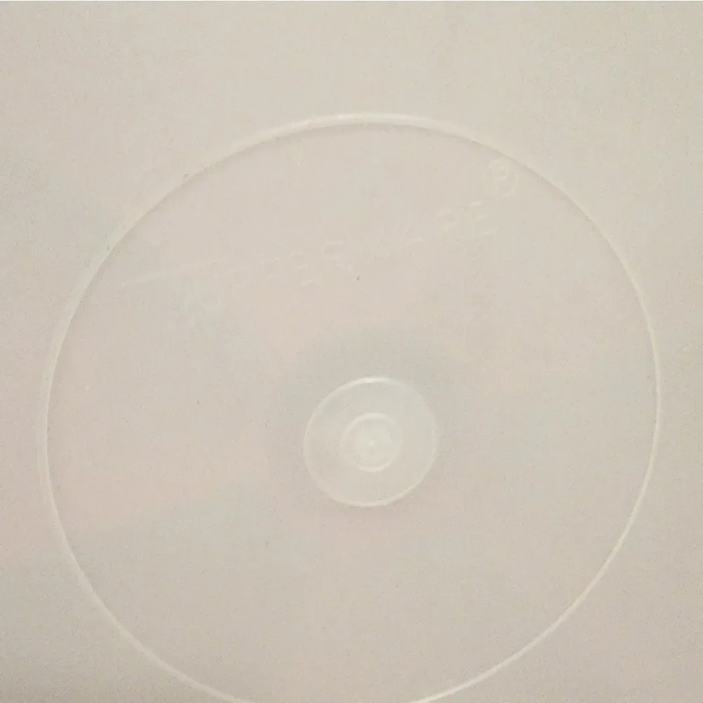 Tupperware Covered serving dish - Picture 2 of 8